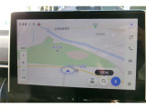 大画面10.5インチ。センター通信型コネクティッドナビの対応に加え、通信が途切れて万一保持する地図情報の外に出てしまった場合でも、続けてナビ機能が利用できる車載ナビ機能も搭載しています。