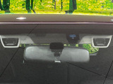 【アイサイトVer2】前方の車両等を検知し、衝突しそうな時は警報で注意を促し、ブレーキを踏む力をサポート。ブレーキを踏めなかった場合は衝突被害軽減ブレーキが作動、衝突回避をサポートします。