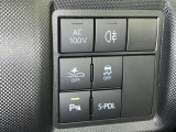 コーナーセンサーを車の前後に装備。障害物までの距離に応じて警告音を変えてお知らせ。縦列駐車時や駐車場・車庫などでの取り回しをサポートします。詳細は販売店スタッフまでおたずねください。