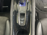 パーキングブレーキはスマートな電子制御式と合わせて渋滞時等にブレーキペダルから足を離しても停車状態を保持してくれるオートブレーキホールド機能で運転が楽になります。スタートはアクセルペダルを踏むだけ