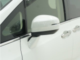 ◆ドアミラーウインカー◆ドアミラーにウインカーを装備しています。対向車に自身の進行方向を合図し安全に運転できます。