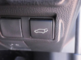 パワーテールゲートの操作は運転席からも可能です。