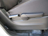 一人一人に合ったポジションにシートを細かく調整することが出来ます。長時間の運転でも疲れにくくなり、安心して運転することに寄与します。
