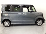 自社整備工場で点検整備をおこなってからお渡ししています。車検が残っている場合は『12ヶ月点検整備』を、車検整備付きの場合は『車検整備』をおこないます。整備費用は車両本体価格に含まれています。