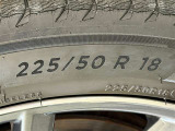 タイヤサイズは【225/50R18】