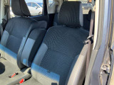 運転席を別の角度から見たところです。座面や背もたれの具合もご覧ください。