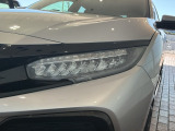 LEDヘッドライトは、点灯の瞬間から最大光量を発揮し、突然暗くなるトンネルなどでの安定感を高めます。