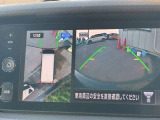 車を真上から見ているように、周囲の状況を把握しながら安心して駐車が行えるアラウンドビューモニター!