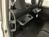 便利なカップホルダーを装備しています。缶ジュースを開けて運転していると振動で倒れないかヒヤヒヤ、意外と置き場に困るもの。 意外に重要な装備ですね。