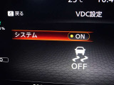 【横滑り防止】ハンドル操作や滑りやすい路面を走行中、横滑りを感知すると自動的に車両の進行を保つよう制御!
