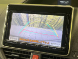 【バックカメラ】駐車時に後方がリアルタイム映像で確認できます。大型商業施設や立体駐車場での駐車時や、夜間のバック時に大活躍!運転スキルに関わらず、今や必須となった装備のひとつです!