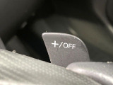 【パドルシフト】ハンドルから手を離さずに素早くシフトアップ&ダウンができるので、エンジンブレーキを使う下り坂や高速道路の合流で加速したい場面で役立ちます。
