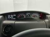 メーターの横に液晶カラーディスプレーを装備。航続可能距離等の情報やHonda SENSINGの注意・警告を表示します!