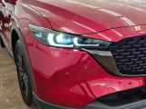 アダプティブLEDヘッドライト装着!フォワードセンシングカメラで前方の追従や対向車の位置を確認、車輌のいない箇所をハイビームにするグレアフリーハイビーム機能が付いております。
