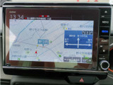 お出かけの際に安心のナビ付です☆バックカメラ機能で駐車もスムーズに行えます。