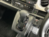発進時から滑らかに加速する無段階変速のCVTはストップ&ゴーの多い街の中も快適です