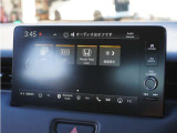 【スマートフォン連携】AppleCarPlay・AndroidAutoでスマホ連携が可能。対応するアプリをディスプレイで操作できます。