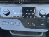 移動時の車内も快適に オートエアコンです