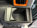 【運転席ドリンクホルダー】