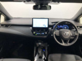 シンプルながら機能性あふれる運転席廻りです。視界性もよく、運転しやすいですよ。