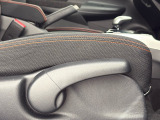 ★運転席ハイトアジャスター★ 運転される方によってシートの高さが調節できます!自分に合ったドライビングポジションで運転がさらに快適に♪