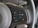 ◆アダプティブクルーズコントロール◆予め設定した車速内でクルマが自動的に加減速。前走車との適切な車間距離を維持しながら追従走行します。【LKAS】車線維持支援システムでステアリング操作を支援。