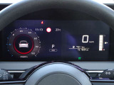 【メーターパネル】素早く車の情報が読み取れる、視認性に優れたシンプルなデザインのメーターパネルです。