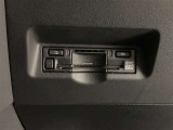 高速道路で便利な【ETC2.0】を装備しています。光ビーコン搭載で渋滞情報などナビゲーションと連動することで機能も充実いたします。他、観光施設に立ち寄るための高速料金割引サービス等もございます。