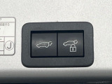 【パワーバックドア】スマートキーや運転席のボタンを押すだけでリアゲートが自動で開閉します!荷物を持っている時や、高い位置にあるバックドアを閉める際に便利な機能です♪