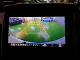 バックカメラの画像です。ガイドラインがスムースな車庫入れをサポートいたします。車庫入れの安心感がアップしますね。