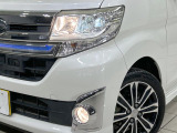 【LEDヘッドライト】悪天候や夜間走行時も良好な視界を確保し安心して運転できる高輝度LEDヘッドライトを装備!点灯速度が早く、消費電力も抑えられています。