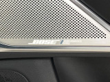 【BOSEサウンドシステム】メーカーオプションの高品位サウンドシステムを搭載。専用のチューニングが施された大小様々なスピーカーから良質なサウンドが奏でられ、臨場感あふれる音響空間を演出します。