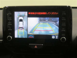 パノラミックビューモニター搭載。カメラで車両周囲の状況を映し出すため、狭い場所での駐車などに役立ちます。
