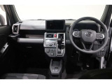 必要な装備を使いやすい位置に配置した機能的な運転席まわり。操作感や車両感覚など、ぜひ運転席に座って確かめてください。