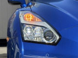 【LEDヘッドライト】とっても明るいLEDヘッドライトが装着されているので、夜の運転も明るく安全です。