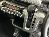 シンプルでスマートなセレクトレバーです