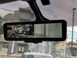 大好評「インテリジェントルームミラー」!車両後方のカメラ映像がミラーに映るので、乗員や荷物が多くても安心♪夜間や悪天候の日でもクリアな映像で視界良好です◎