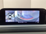 狭い場所での駐車やすれ違いなどでより的確な運転操作に役立つ360&deg;ビューモニターが装備されています。