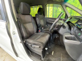 運転席シート廻りは使用感も少なく、良好な状態となっています。丁寧に使われていたことがよくわかりますね。