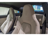 シートヒーター搭載で、寒い時期でも素早く快適に、運転をお楽しみいただけます。