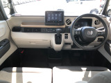 【インパネ全体】手が届きやすく、どなたでも運転しやすいです。シンプルで使いやすい設計になっています!