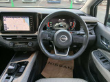 視界が良く操作しやすい運転席 様々なスイッチ類が安全と快適をお届けいたします。