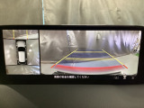 360度モニターは、4つのカメラによる前後左右・俯瞰映像でドライバーからは見えない領域の危険認知をサポート!全周囲の死角を減らし、狭い駐車場や幅寄せ、T字路の進入などの運転の安心感を高めます!