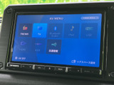 FM・AMラジオやテレビ、Bluetooth Audio、iPod、USBなどの選択肢が表示されています。使いたい音源を画面から選べるので、日常の移動中も好みに合わせて活用できます。