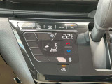 オートエアコン!おおきなアイコンでタッチしやすいパネルです。空調管理はクルマ任せで、運転を楽しみましょ♪