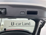 テールゲート内側には、パワーリヤゲートスイッチと、荷室側から施錠できるドアロックスイッチが配置されています。