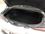 トランク内は整えられた印象の空間です。