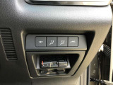 運転席側、手元のスイッチです。