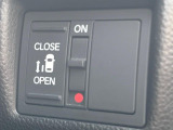 【パワースライドドア】スマートキーや運転席のスイッチでスライドドアの開閉が可能♪電動だから力を入れてドアを開ける必要が無く、小さいお子様でも、重い荷物を持っている時もラクに開け閉めできます♪