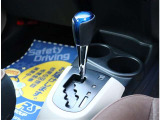 『1台』のお車に対して、3名体制で日々議論を重ね仕入れを行っております。